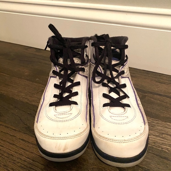 Boys Jordan 2s basketball shoe - Picture 3 of 5